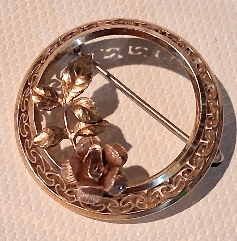 * Vintage Krementz Rose Gold Tone Flower Pin Brooch